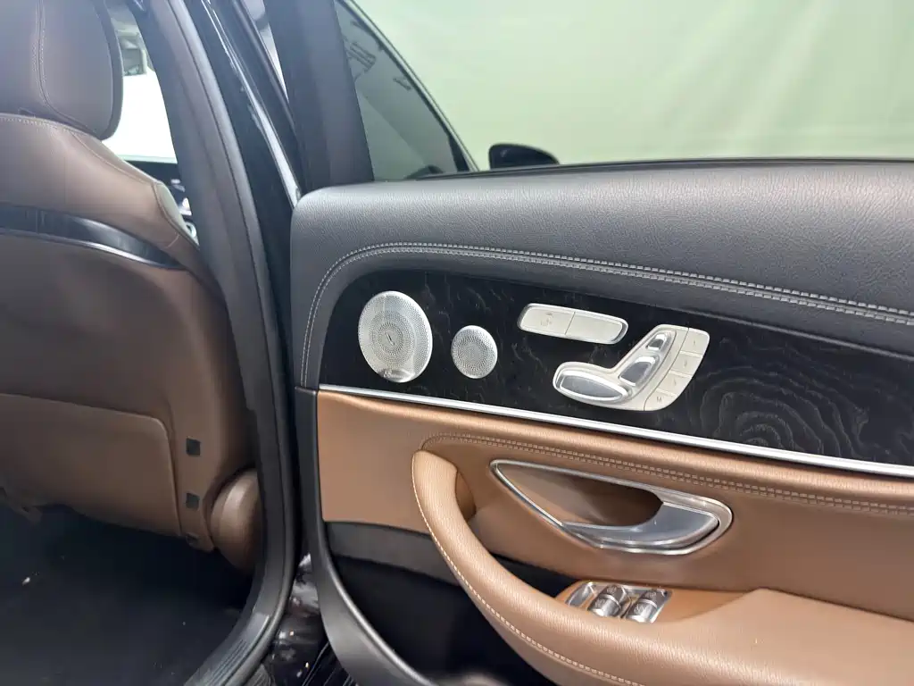 Mercedes-Benz E-Class — миниатюра 9