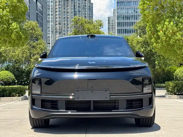 2025 Li Xiang L8