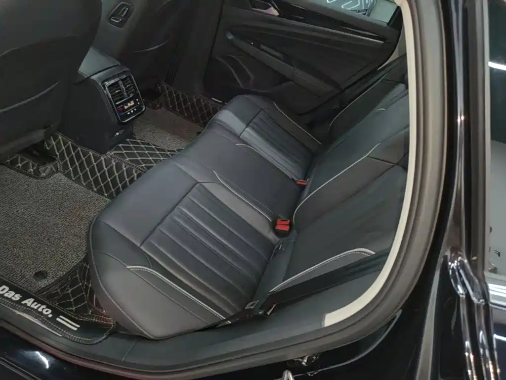 Volkswagen Passat PHEV — миниатюра 17