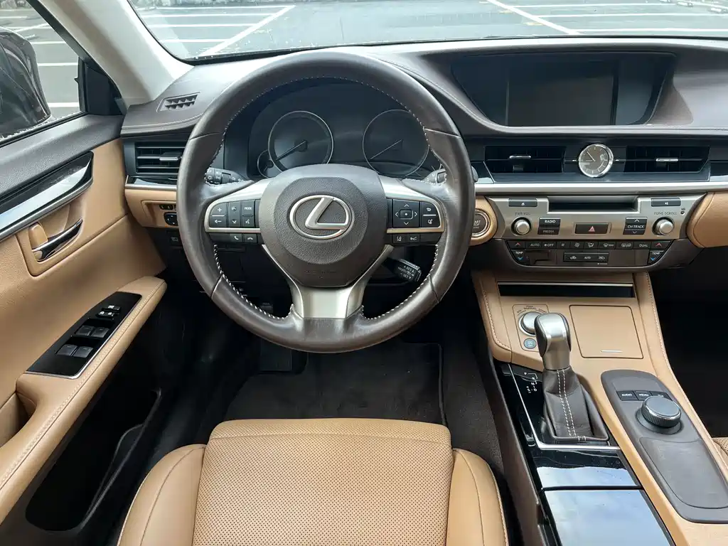 Lexus ES — миниатюра 8
