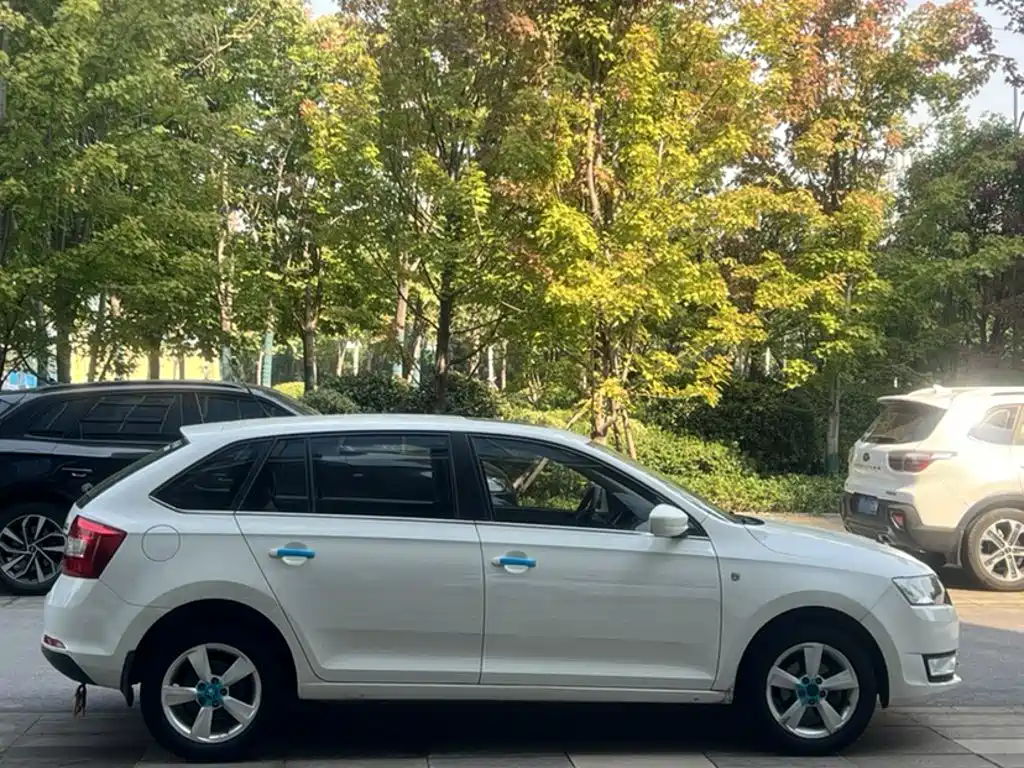 Skoda Rapid Spaceback — миниатюра 21