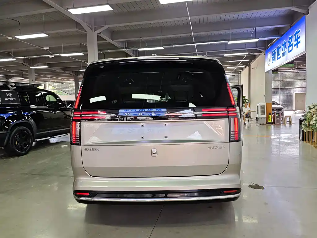 Volvo EM90 — миниатюра 13