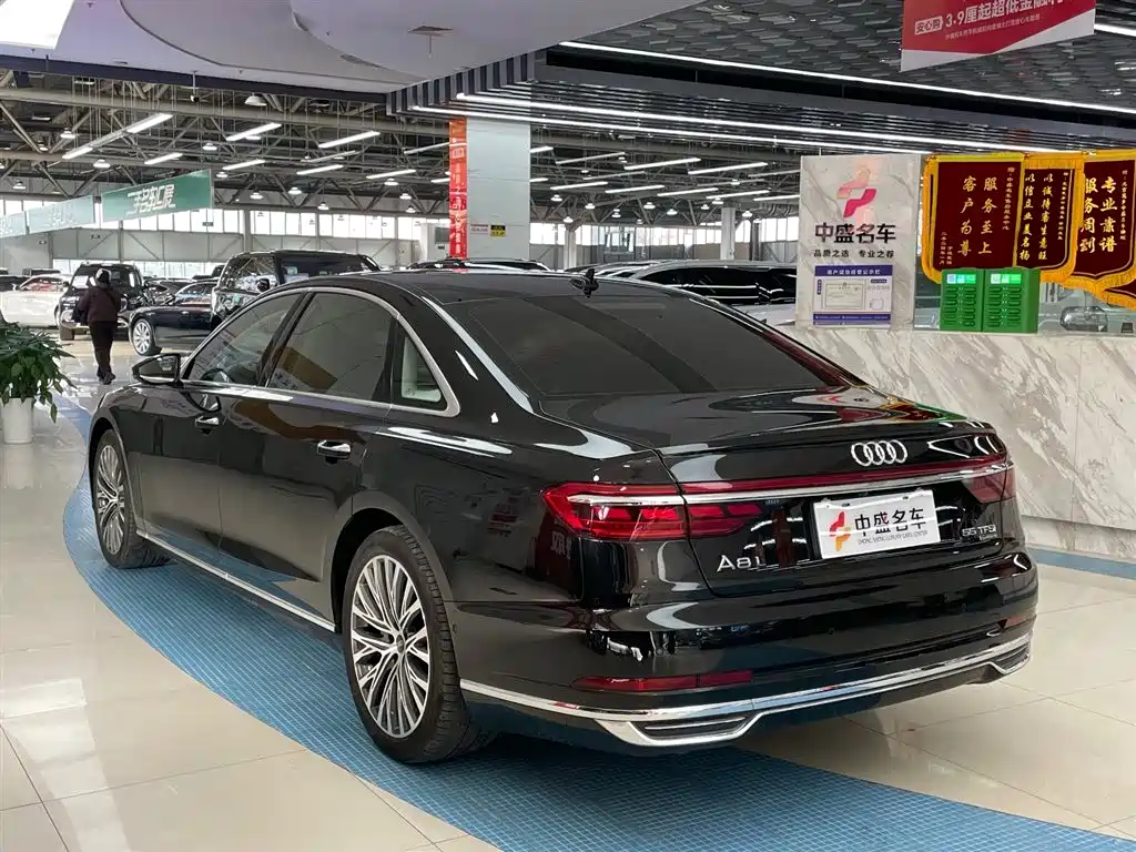 AUDI A8