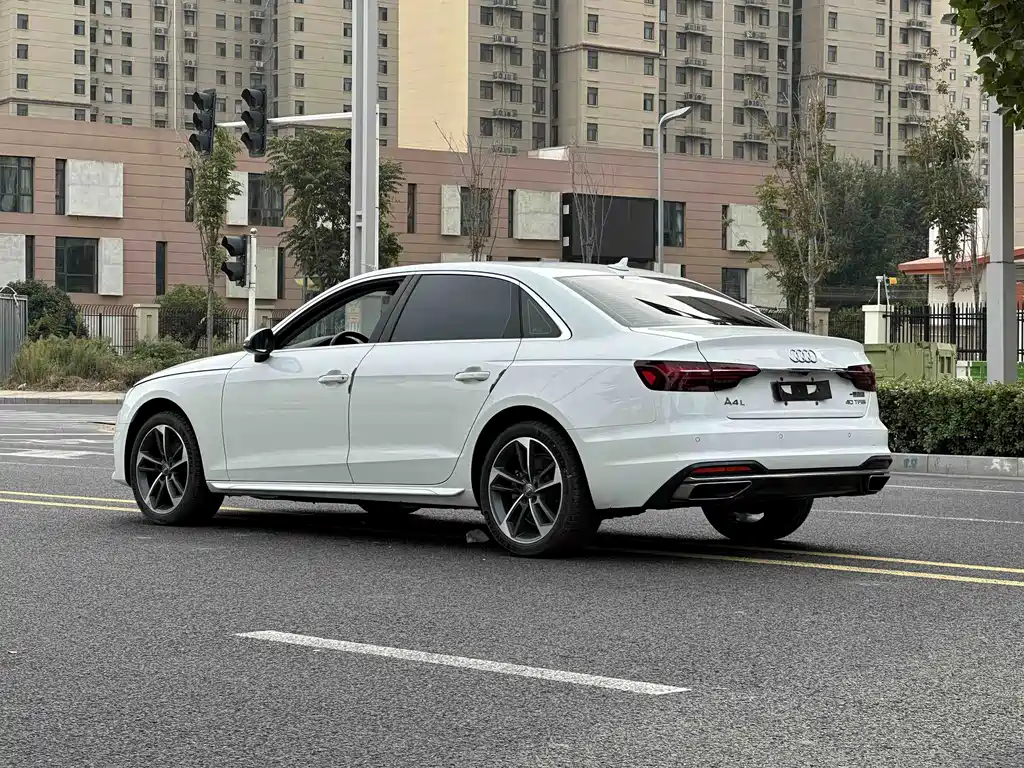 Audi A4L — миниатюра 10