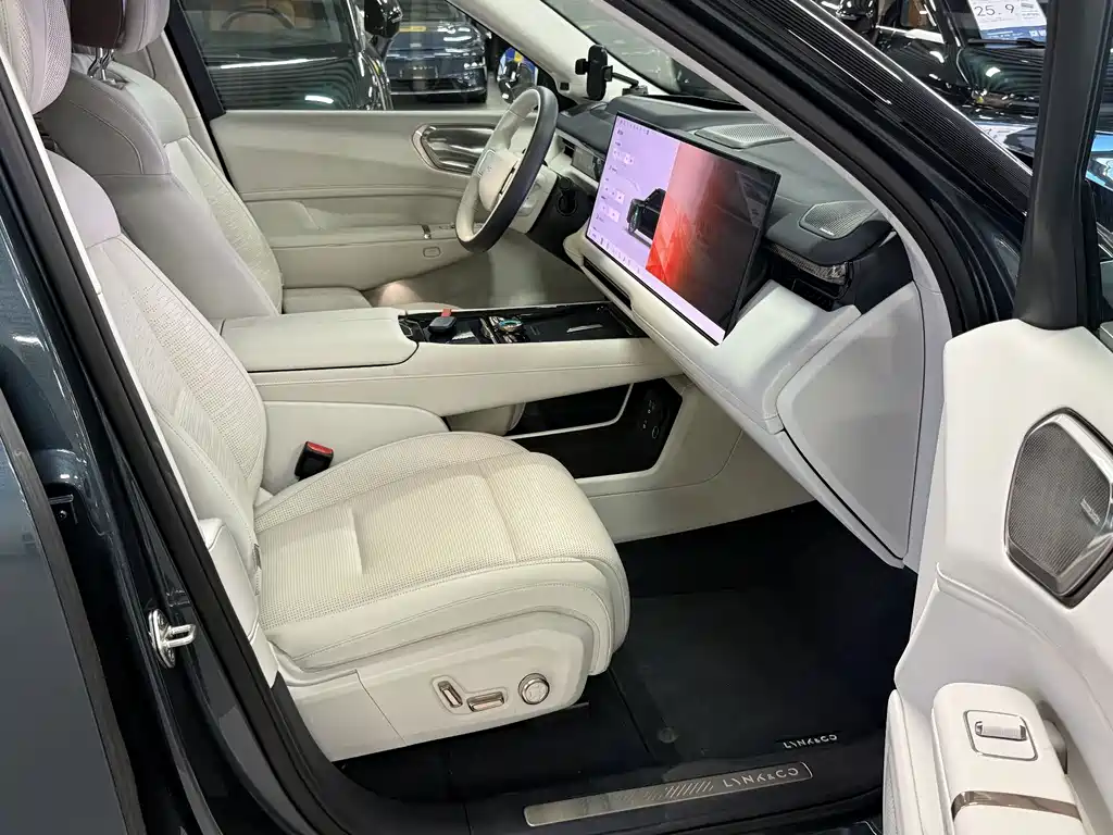 Lynk & Co 900 — миниатюра 15