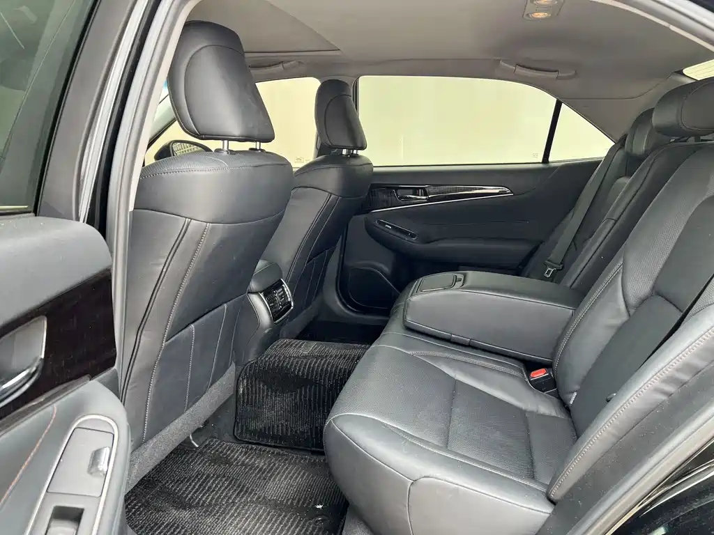 Toyota Crown — миниатюра 10