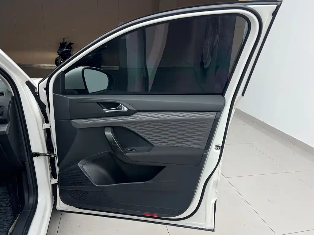 Volkswagen Tharu — миниатюра 11