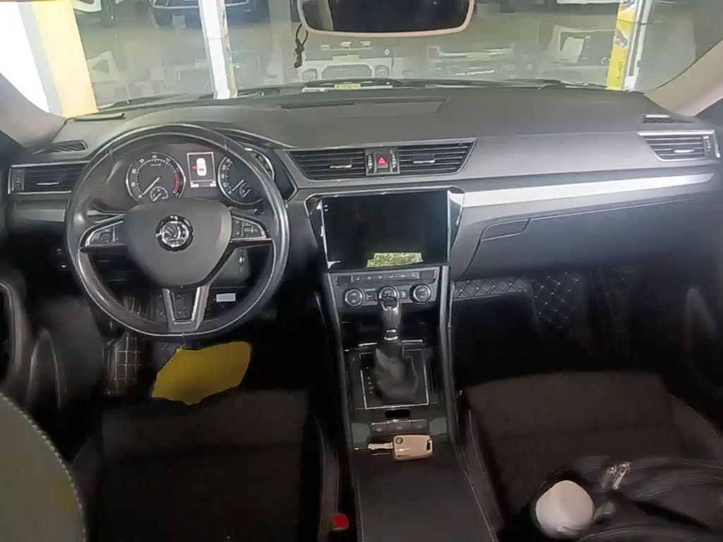 Skoda Superb — миниатюра 10