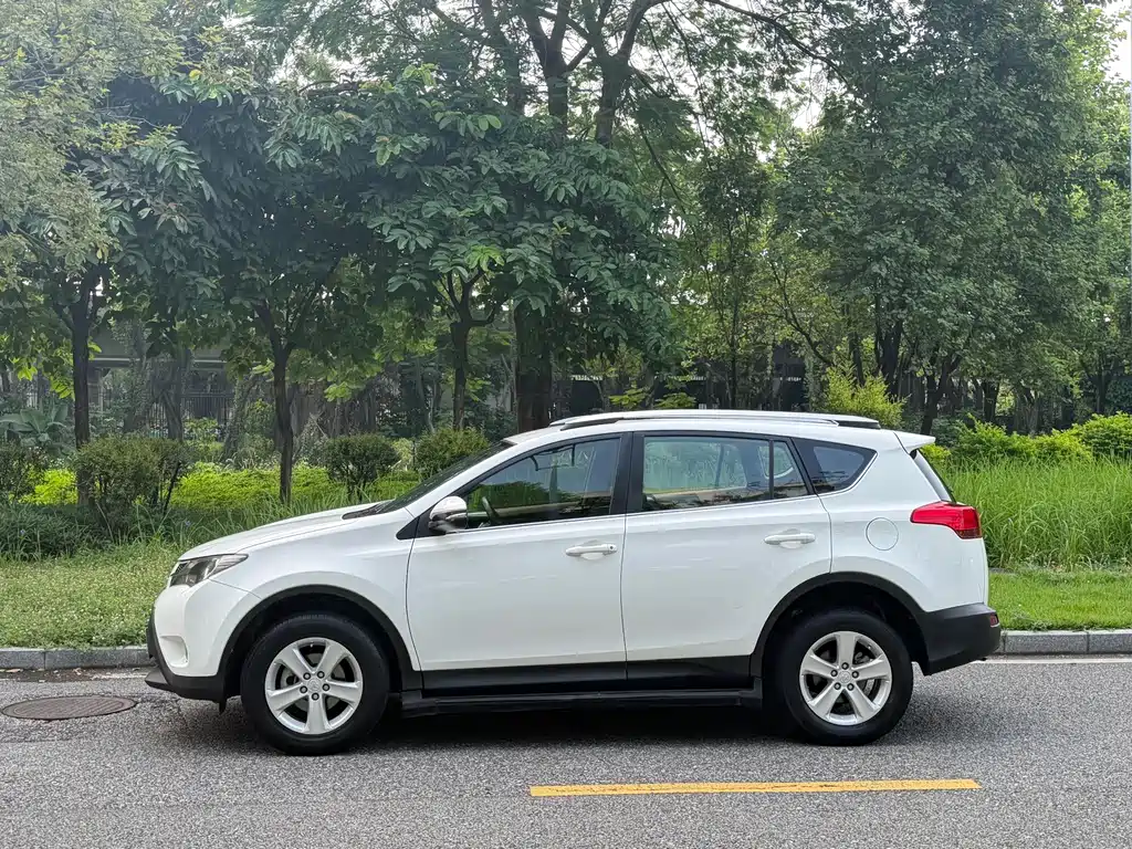 Toyota RAV4 — миниатюра 7