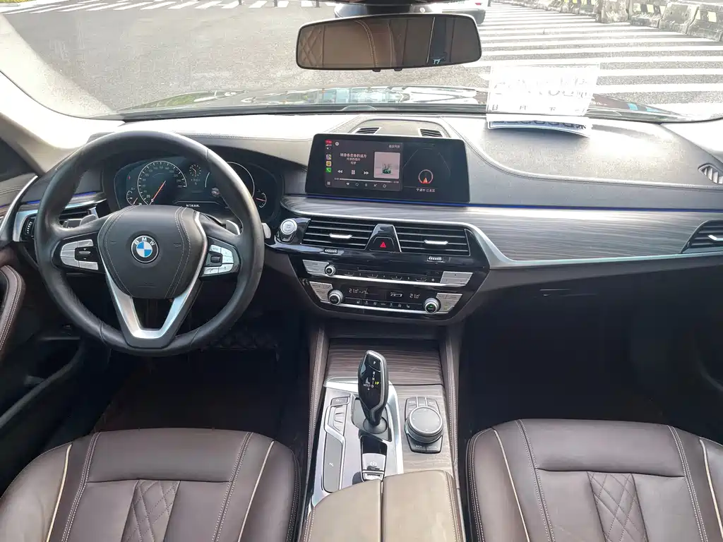 BMW 5 Series — миниатюра 9