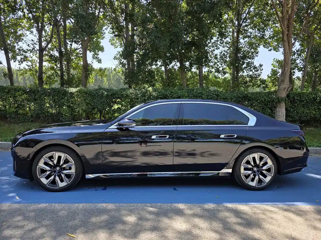 BMW 7 Series — миниатюра 16