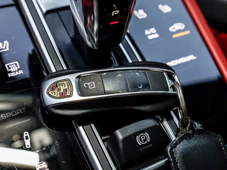 Porsche Cayenne Hybrid — миниатюра 23