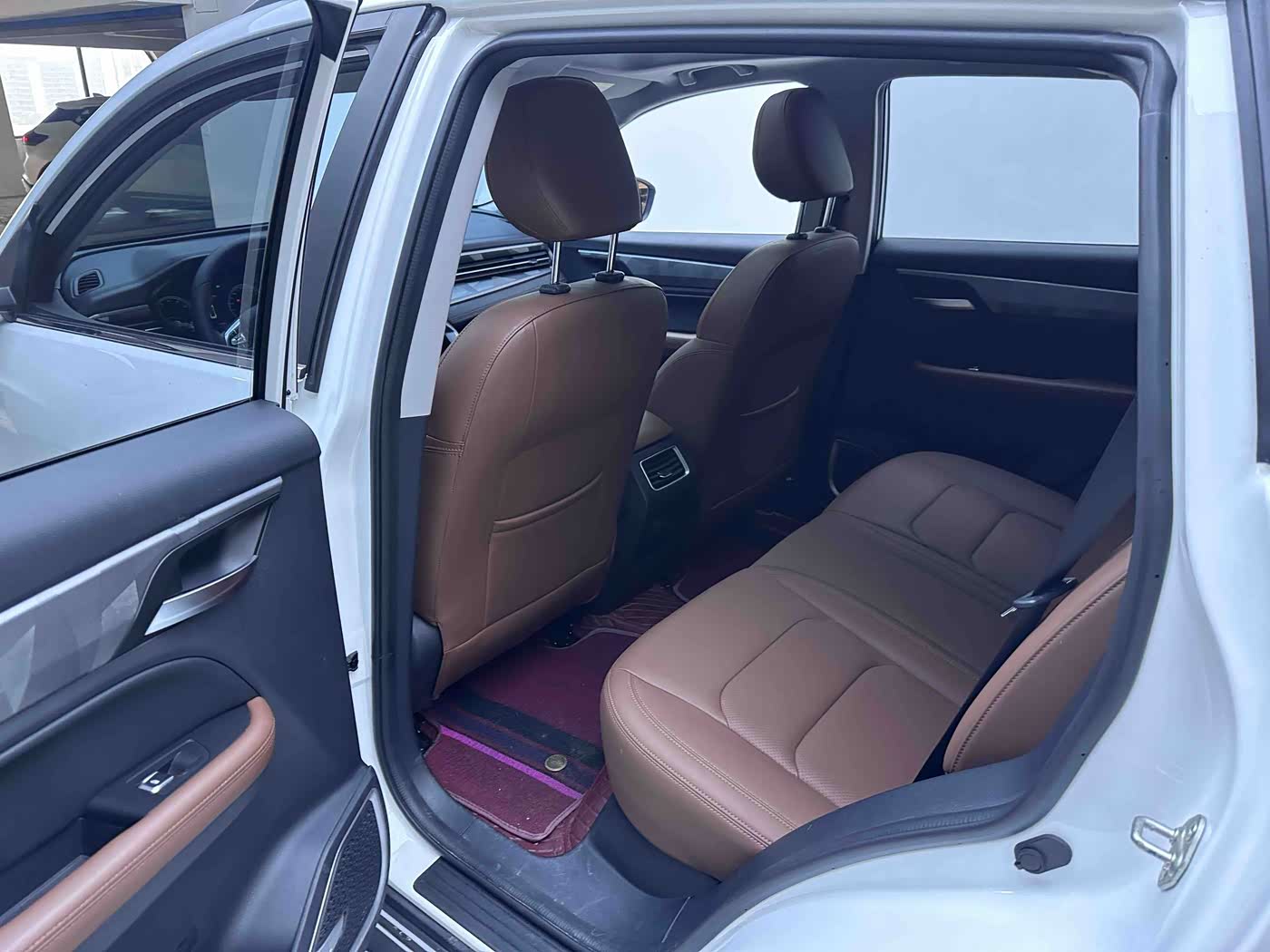 Geely Emgrand X6 1.4 л 2023 г. Белый, пробег 37000 км