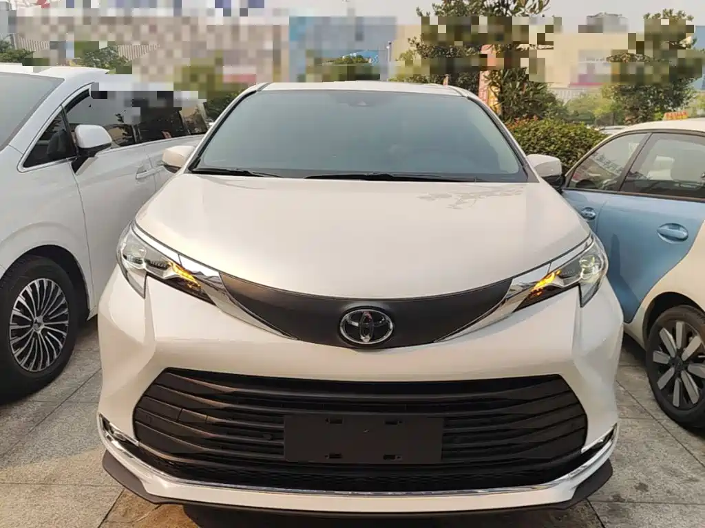 Toyota Sienna — миниатюра 3