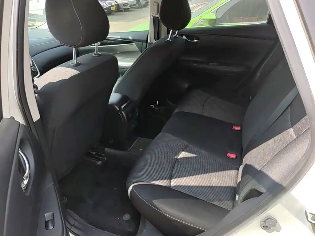Nissan Tiida — миниатюра 17