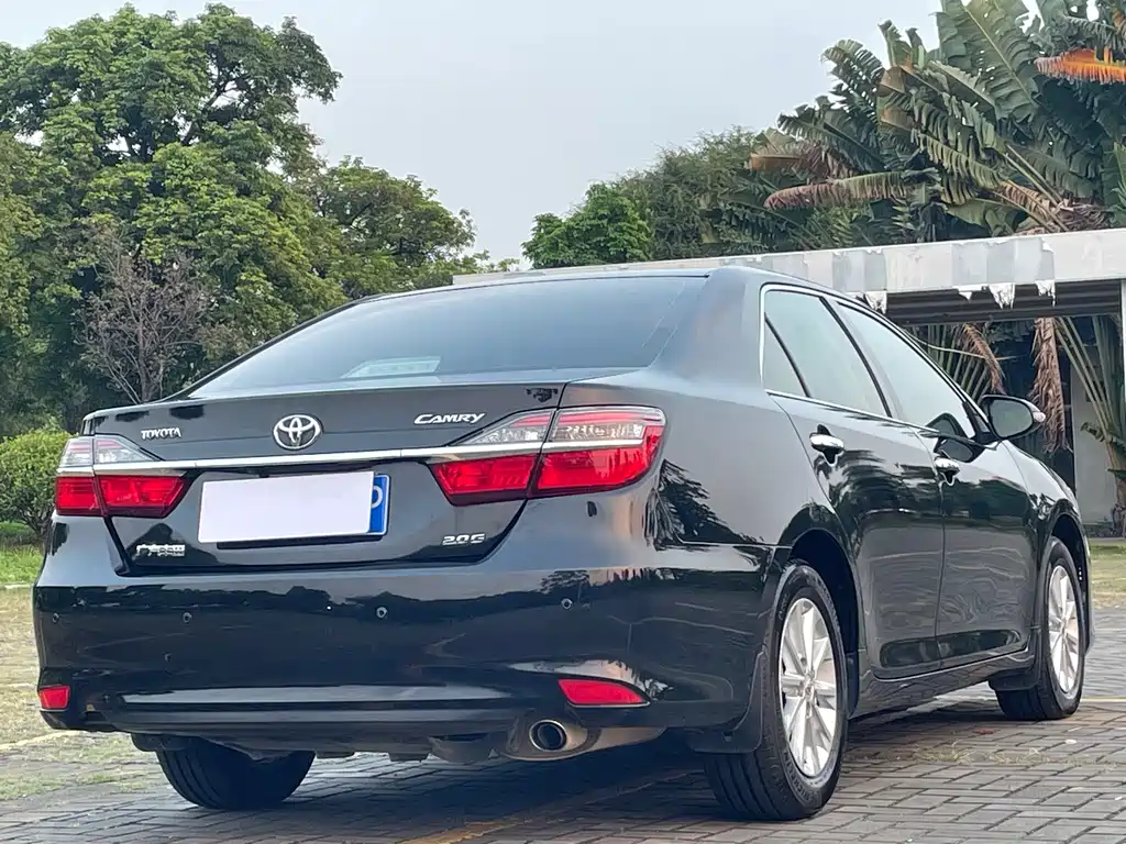 Toyota Camry — миниатюра 13