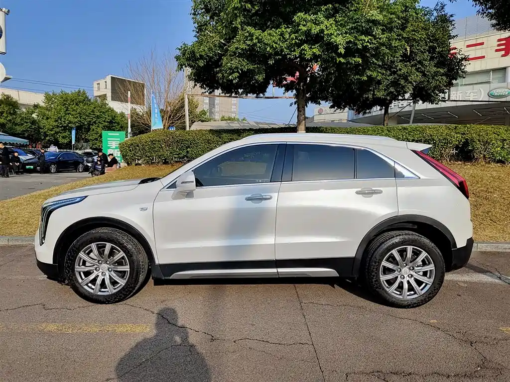 CADILLAC XT4