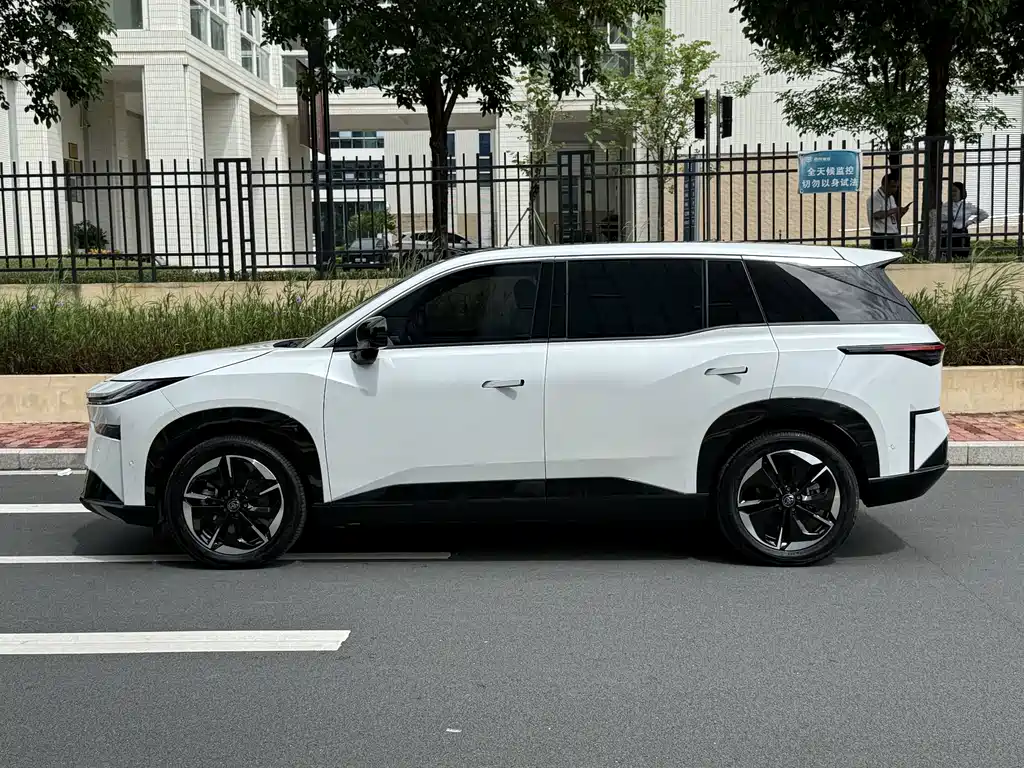 Toyota bZ3X — миниатюра 14