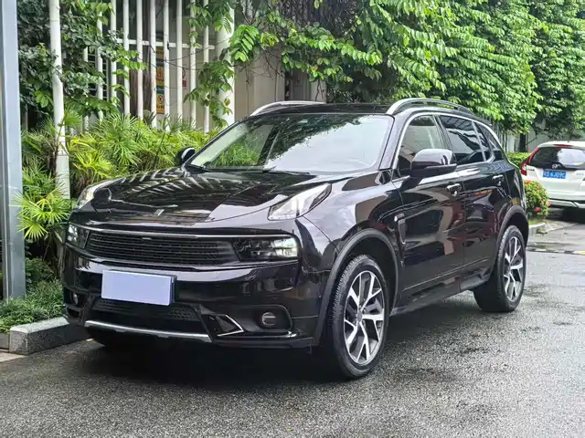 2018 Lynk & Co 01