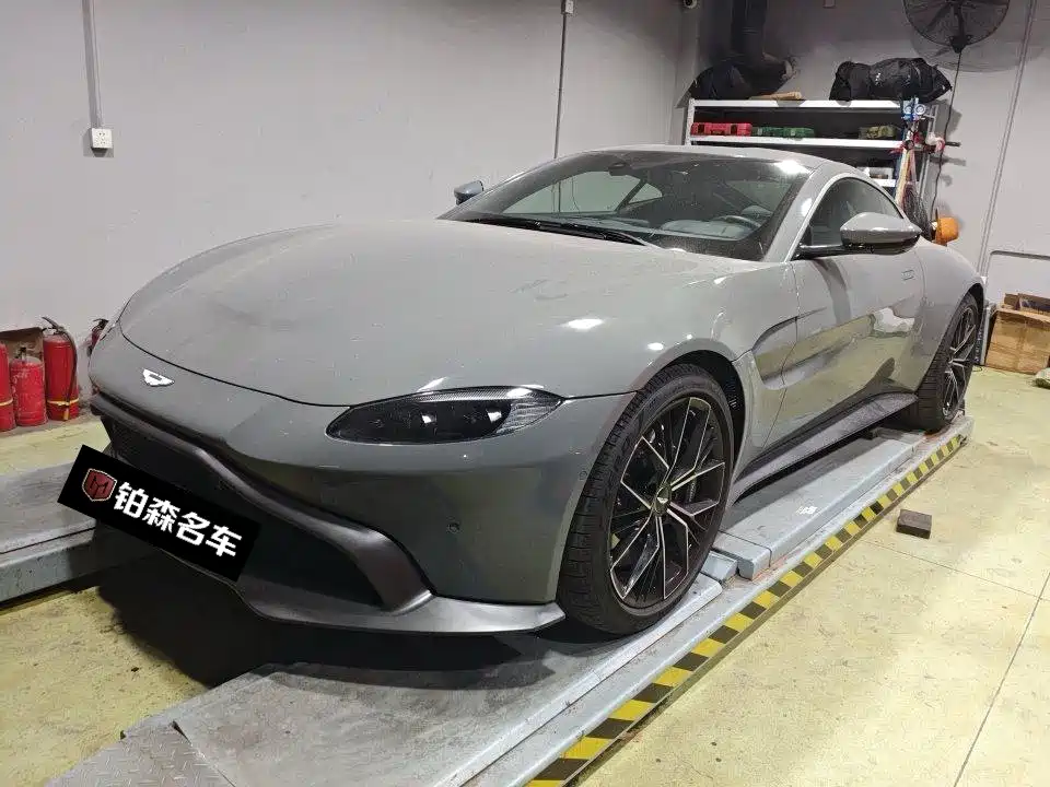 Aston Martin V8 Vantage