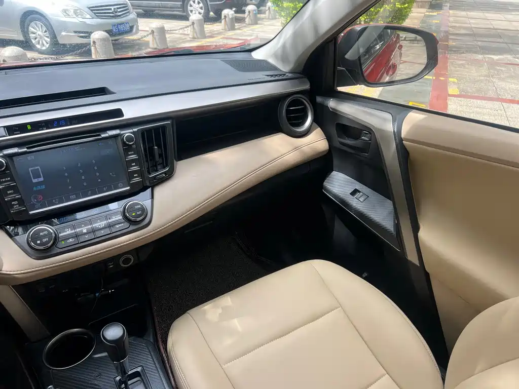 Toyota RAV4 — миниатюра 19