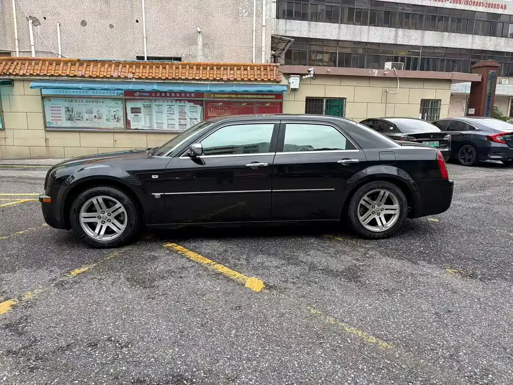 Chrysler 300C — миниатюра 8