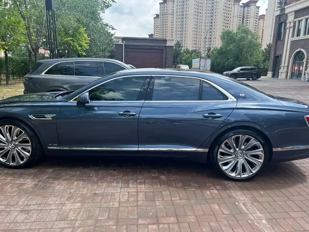 Bentley Flying Spur — миниатюра 3