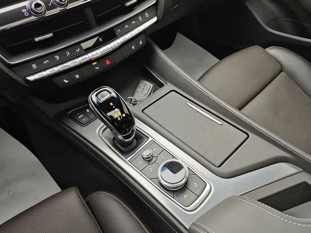 Cadillac CT5 — миниатюра 24