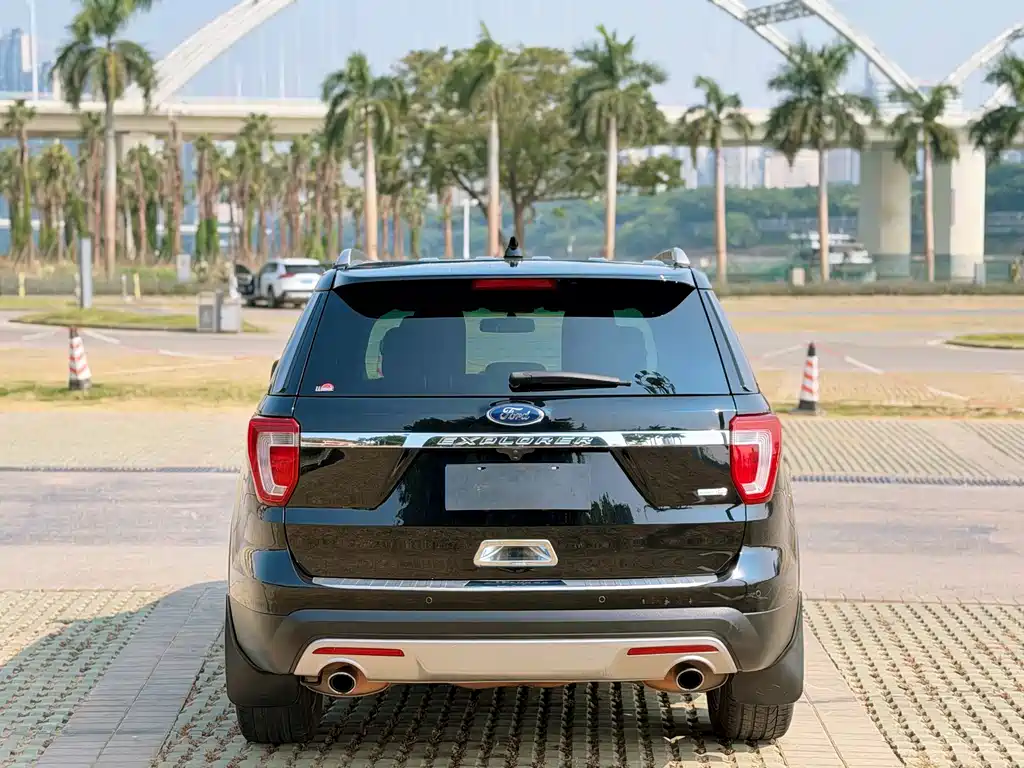 Ford Explorer (Import) — миниатюра 5