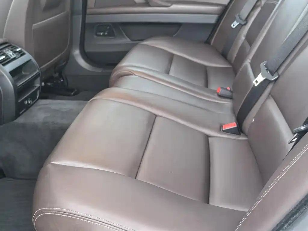 BMW 5 Series — миниатюра 5