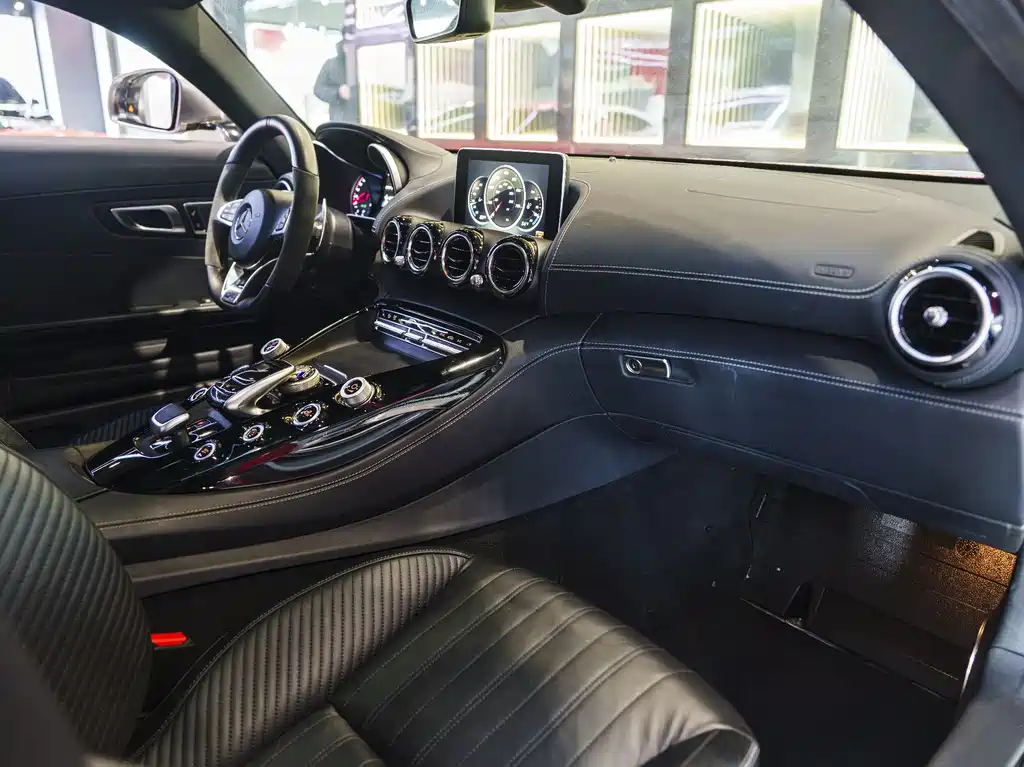 MERCEDES-BENZ AMG GT