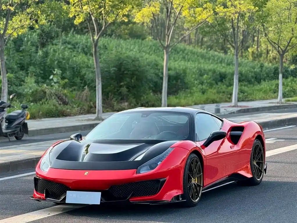 FERRARI 488
