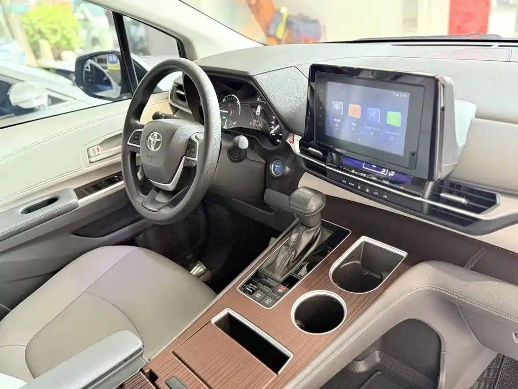 Toyota Granvia — миниатюра 17