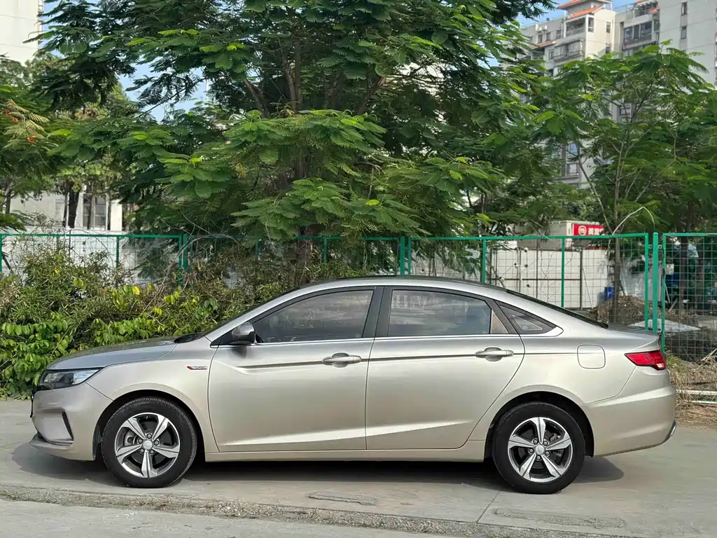 Geely Emgrand GL — миниатюра 3