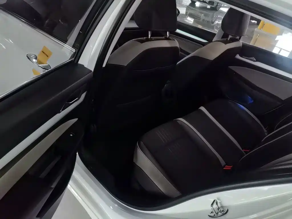 Volkswagen Golf — миниатюра 17