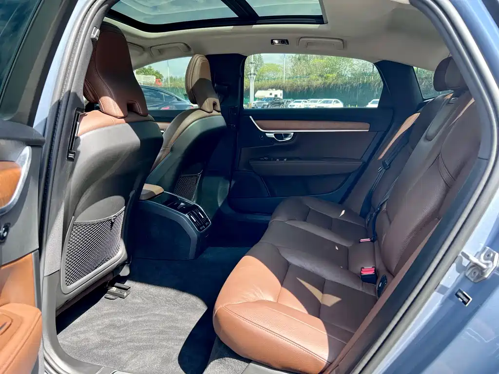 Volvo S90 — миниатюра 11