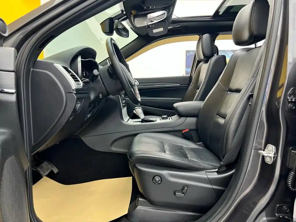 Jeep Grand Cherokee (Import) — миниатюра 19