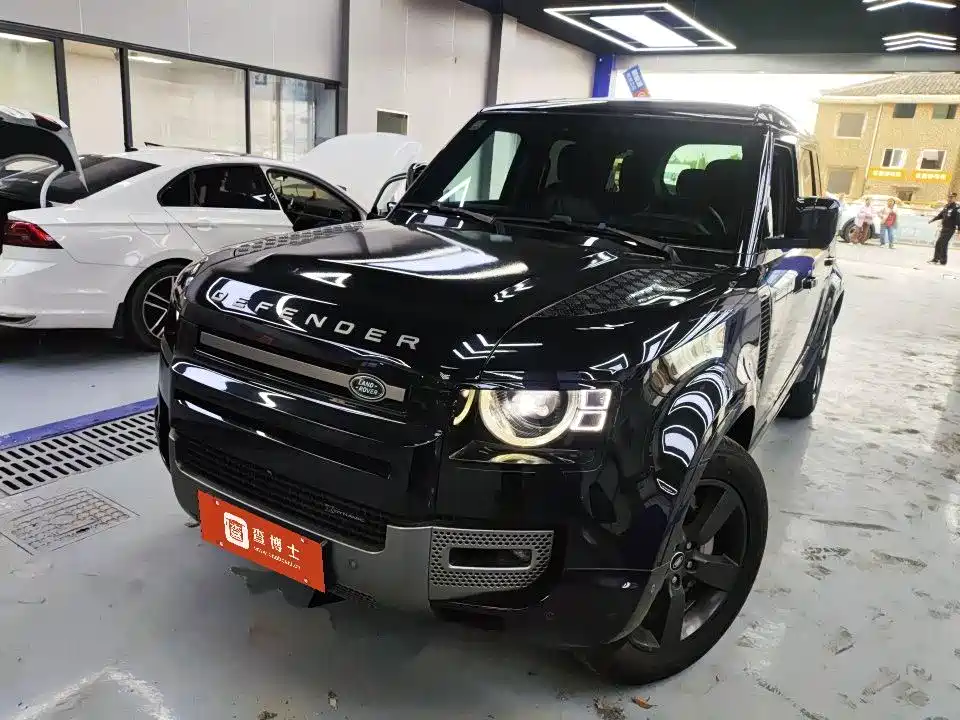 Land Rover Defender 2022