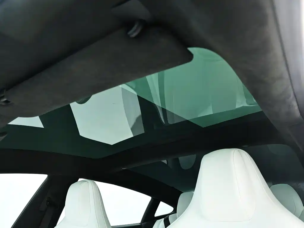 Tesla Model 3 — миниатюра 12