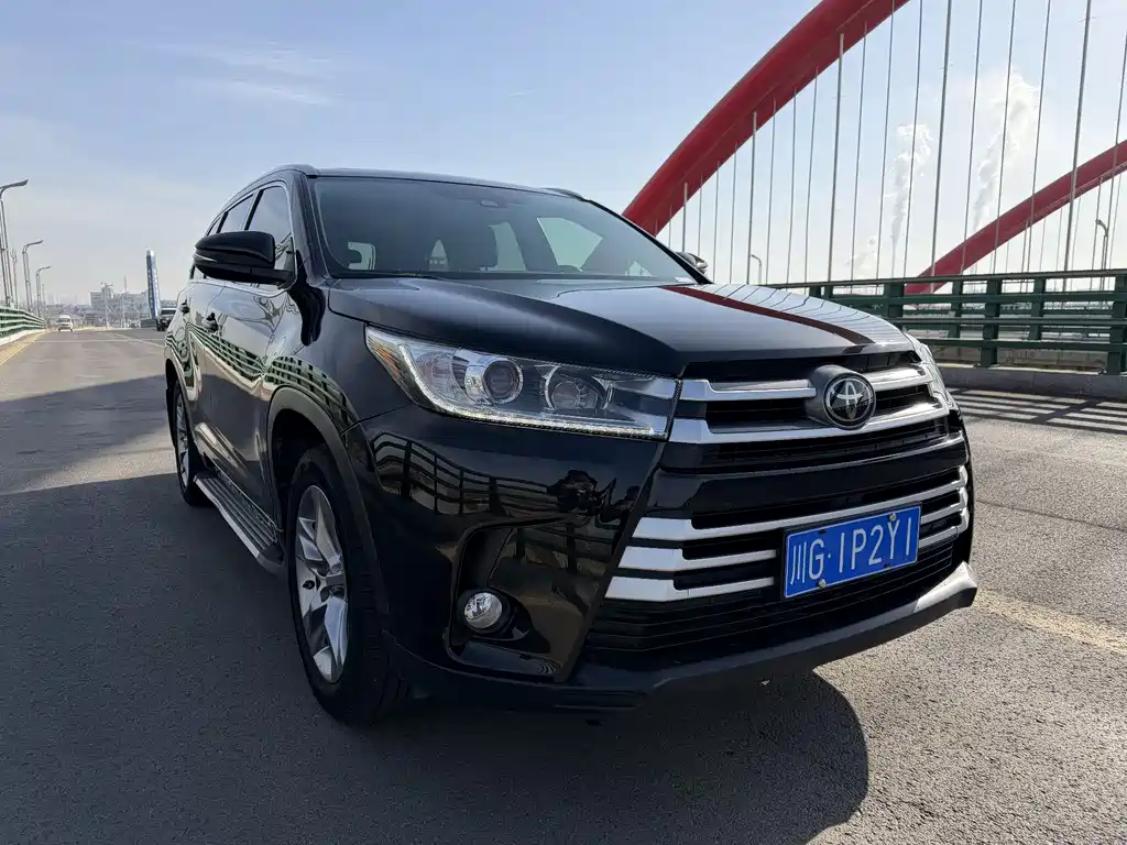 TOYOTA HIGHLANDER