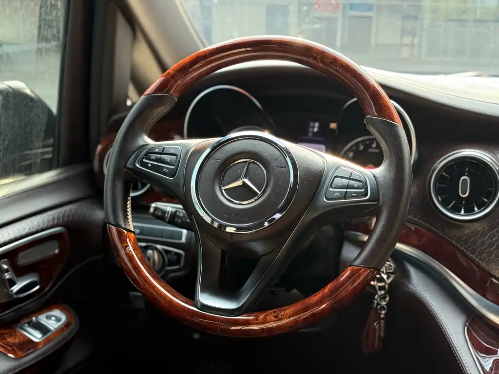 MERCEDES-BENZ V CLASS