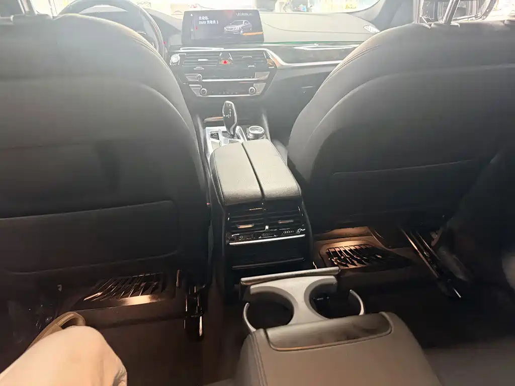 BMW 5 Series — миниатюра 5