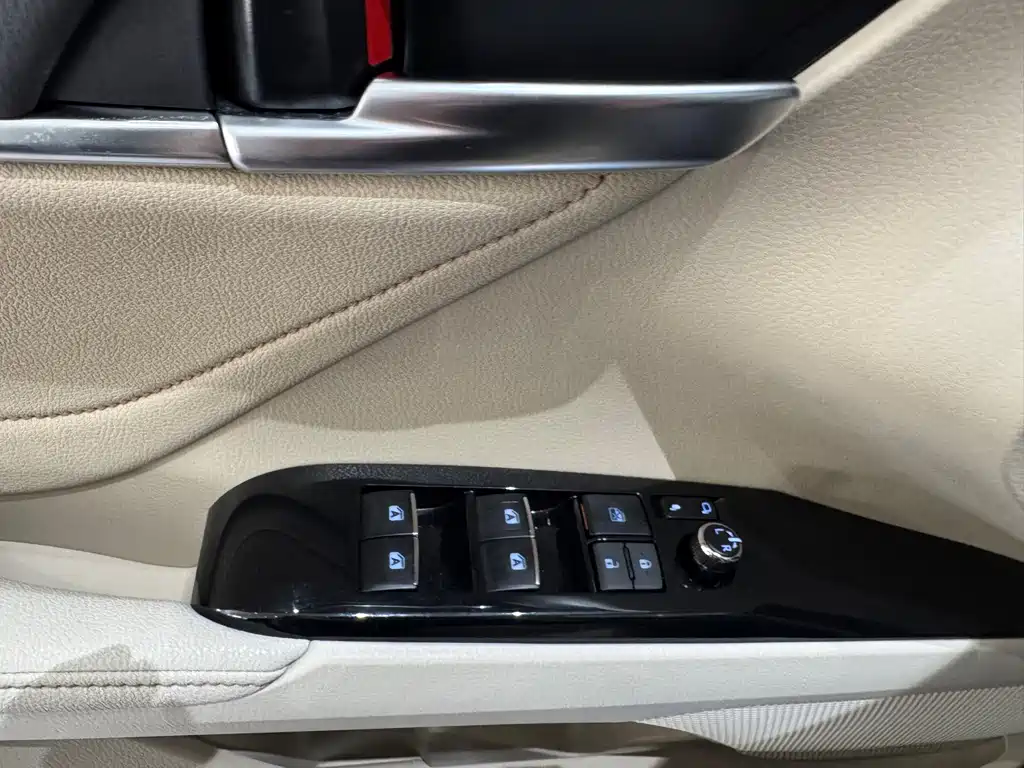Toyota Camry — миниатюра 11
