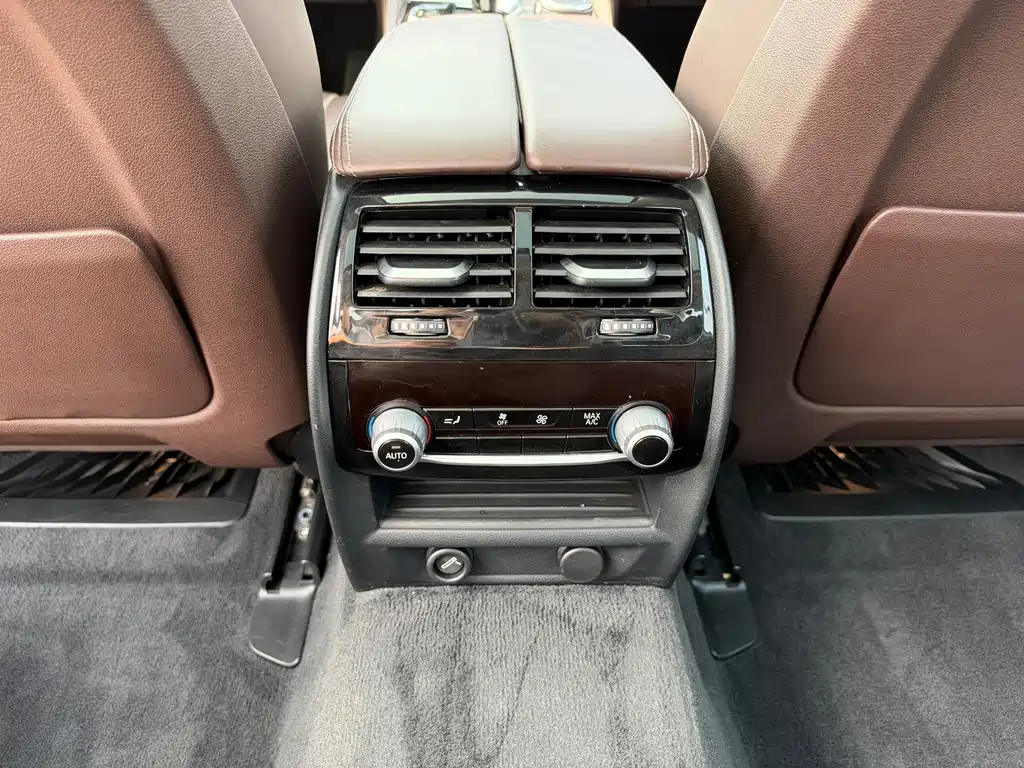 BMW 5 Series New Energy — миниатюра 14
