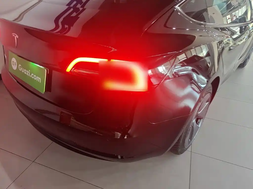 Tesla Model 3 — миниатюра 8