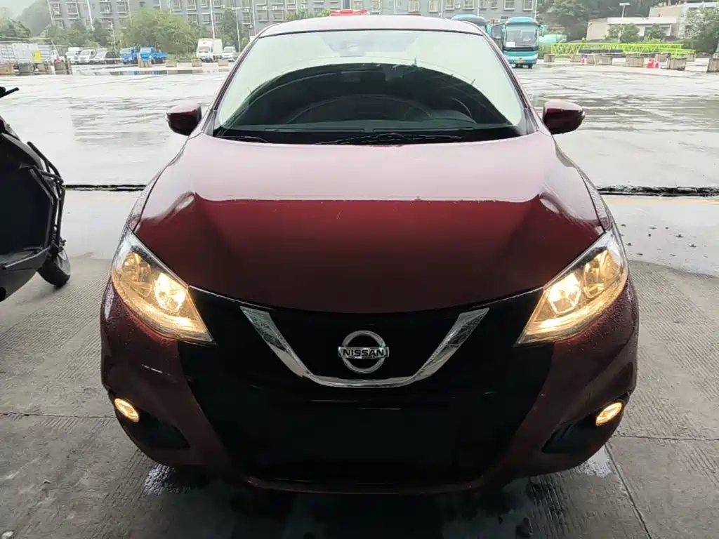 Nissan Tiida — миниатюра 3