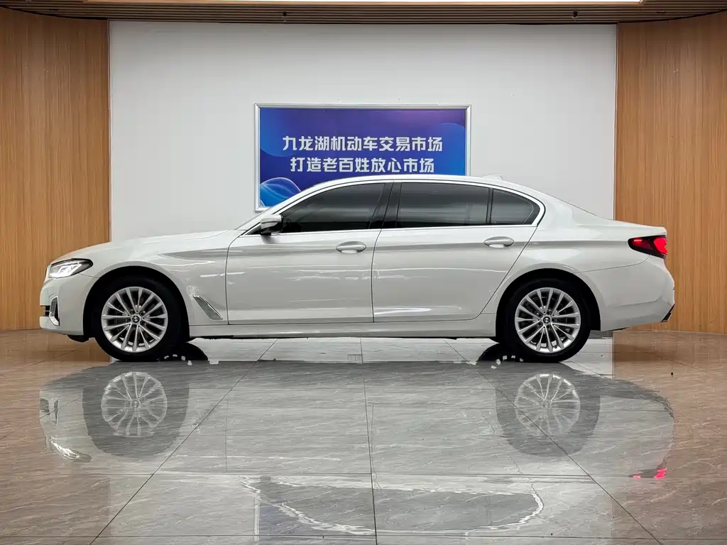 BMW 5 Series — миниатюра 3