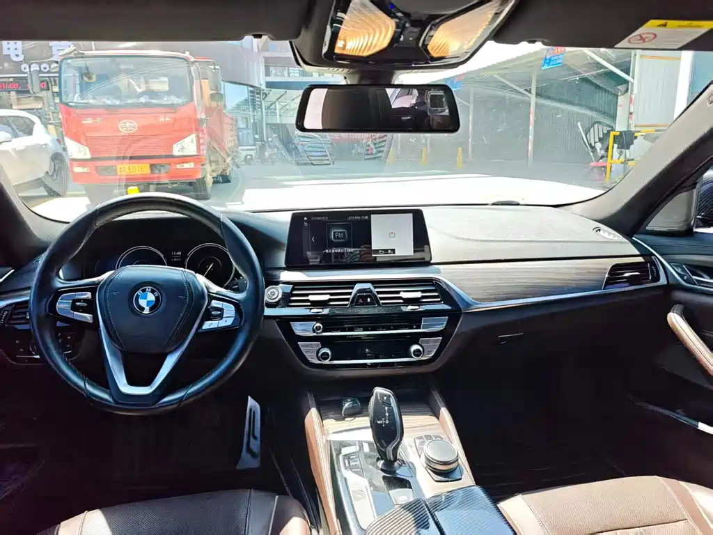 BMW 5 Series New Energy — миниатюра 9