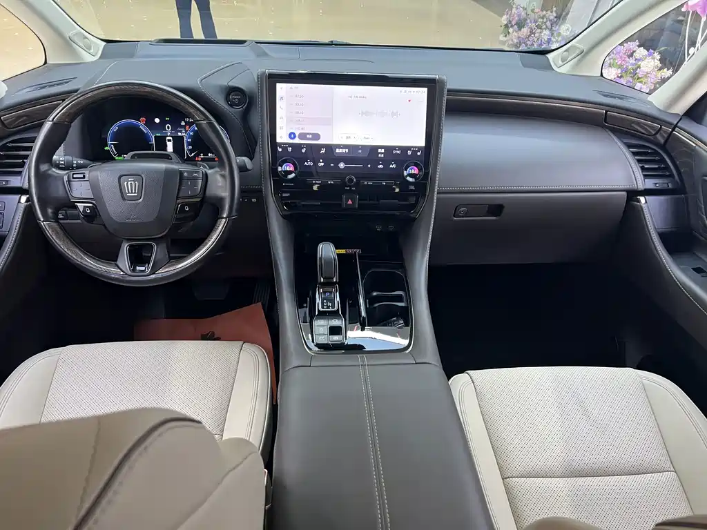 Toyota Vellfire — миниатюра 13