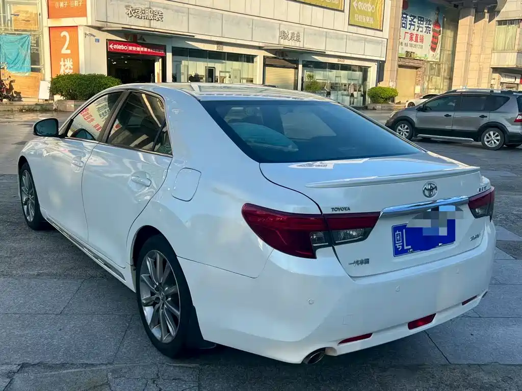 Toyota Reiz — миниатюра 7